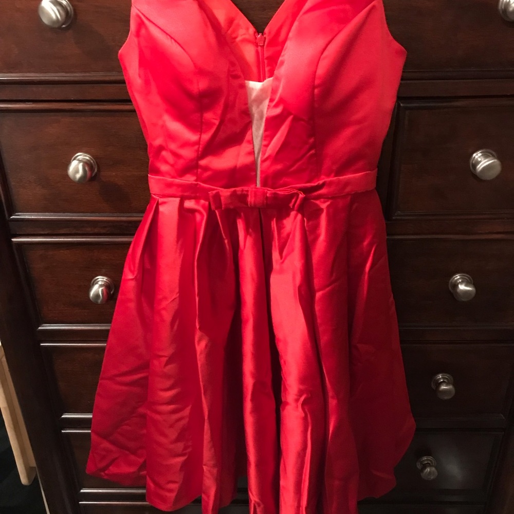Hebeos  red dress